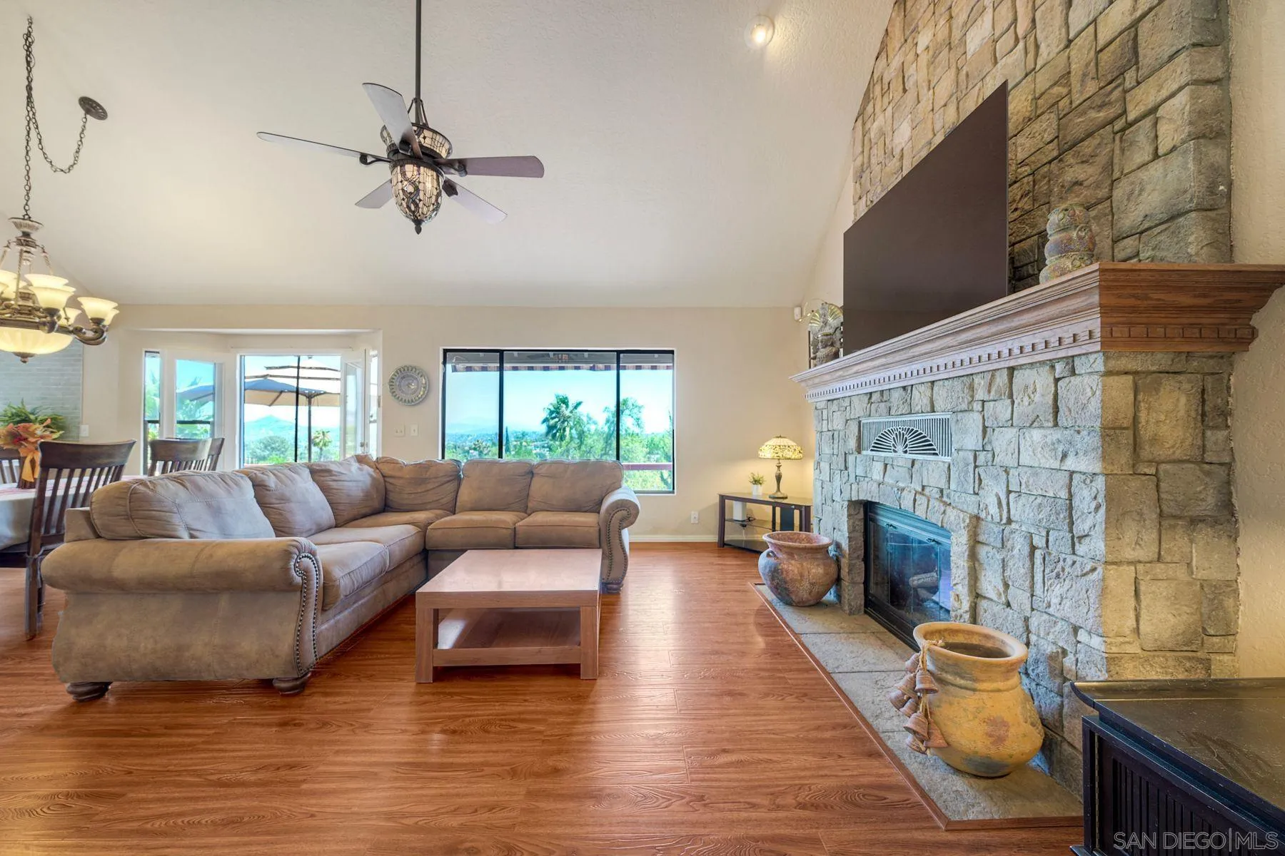 1419 Rimrock Drive Escondido, CA 92027 - Photo 5 of 47 Living Room