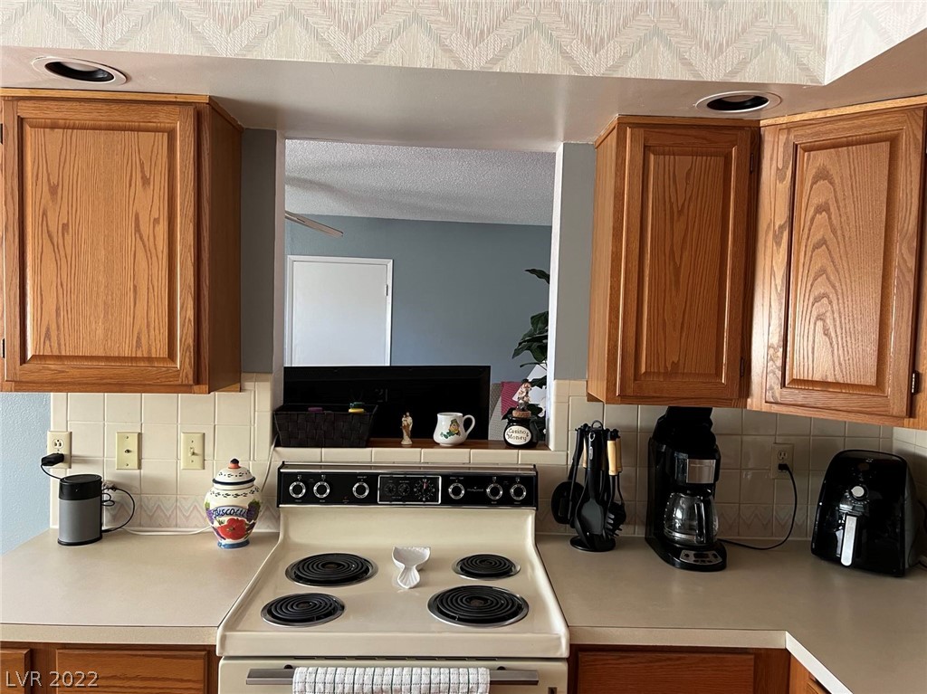 350 East Desert Inn Road, Unit H204 Las Vegas, NV 89109 - Photo 12 of 43 Gallery Image 12