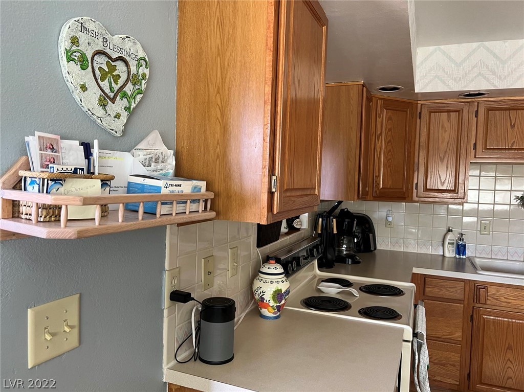 350 East Desert Inn Road, Unit H204 Las Vegas, NV 89109 - Photo 13 of 43 Gallery Image 13