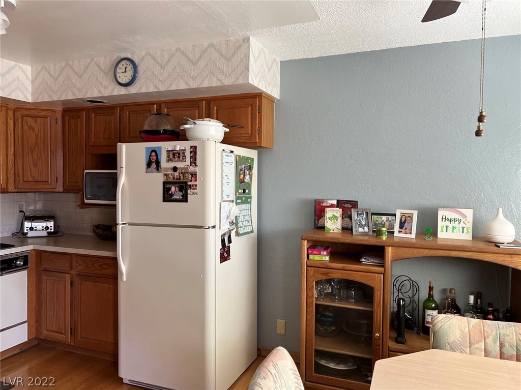 350 East Desert Inn Road, Unit H204 Las Vegas, NV 89109 - Photo 16 of 43 Gallery Image 16