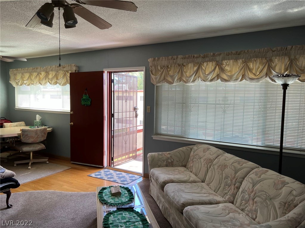 350 East Desert Inn Road, Unit H204 Las Vegas, NV 89109 - Photo 6 of 43 Gallery Image 6