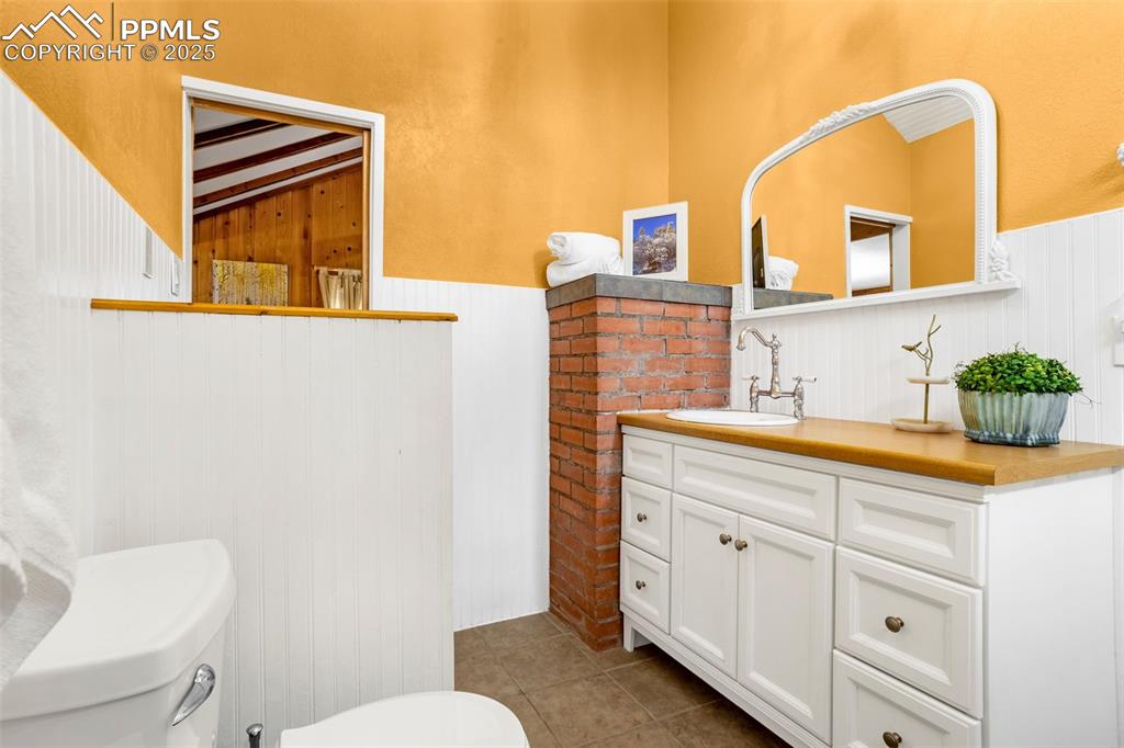 5870 Paona Road Cascade, CO 80809 - Photo 11 of 32 a bathroom with a sink a mirror and a toilet