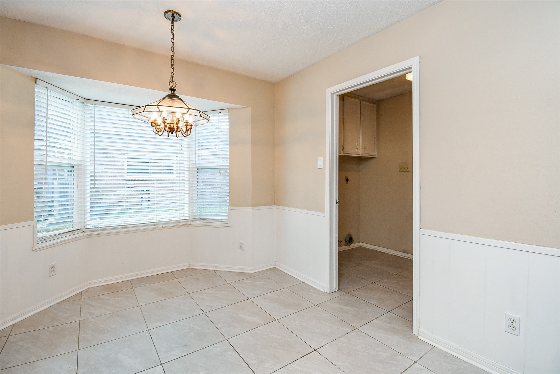 7814 Friars Ct Lane Spring, TX 77379 - Photo 10 of 17 a view of an empty room with a window