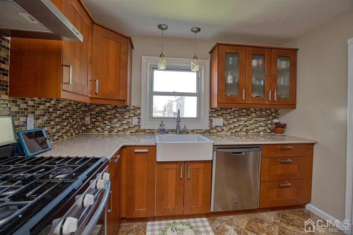 91 River Road Sayreville, NJ 08872 - Photo 11 of 36 Kitchen, farmhouse sink, pendant lighting.