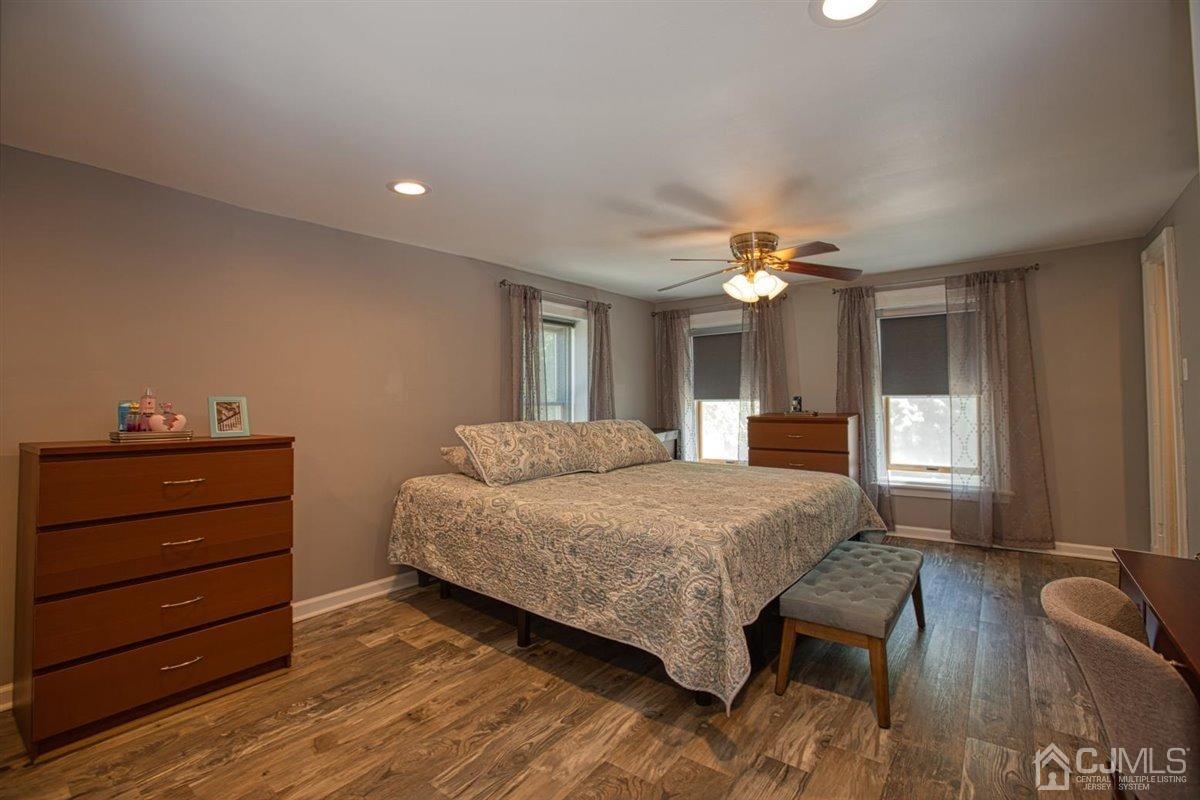 91 River Road Sayreville, NJ 08872 - Photo 16 of 36 Master bedroom, laminate flooring.