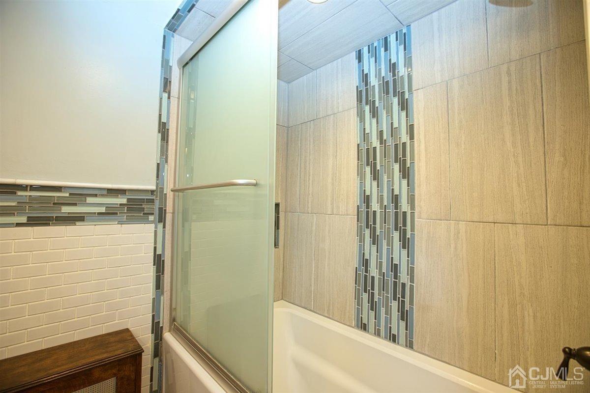 91 River Road Sayreville, NJ 08872 - Photo 22 of 36 Tub/Shower