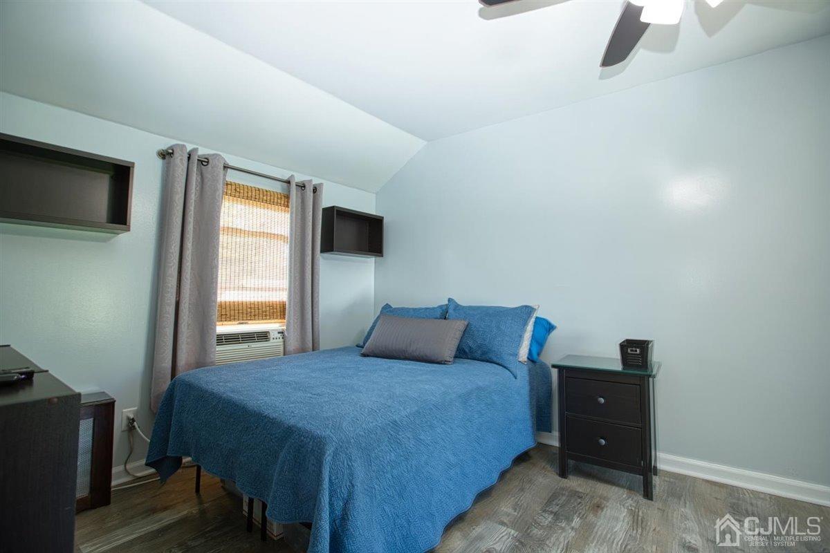 91 River Road Sayreville, NJ 08872 - Photo 26 of 36 3rd bedroom, ceiling fan and laminate floors.