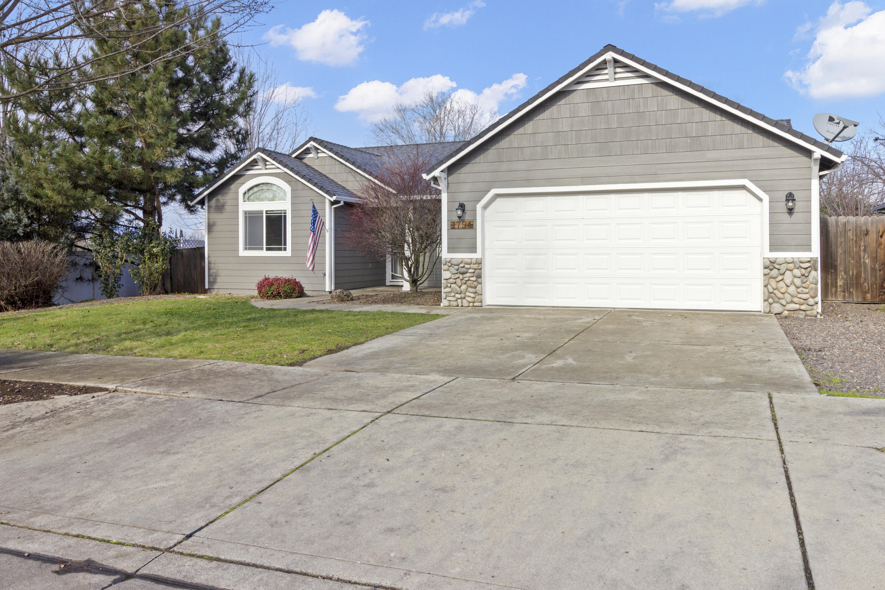 1794 Key Drive Medford, OR 97501 - Photo 1 of 29 02-1794 Key Drive-2