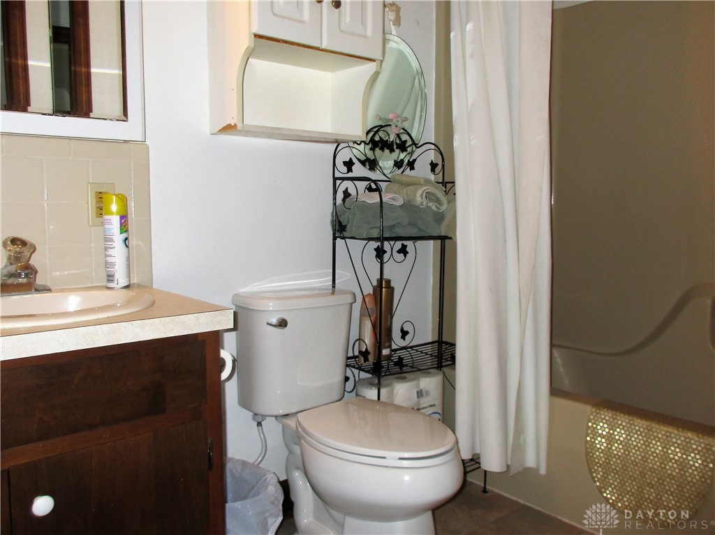 9132 Barnes Road Clayton, OH 45315 - Photo 22 of 48 Main Bath