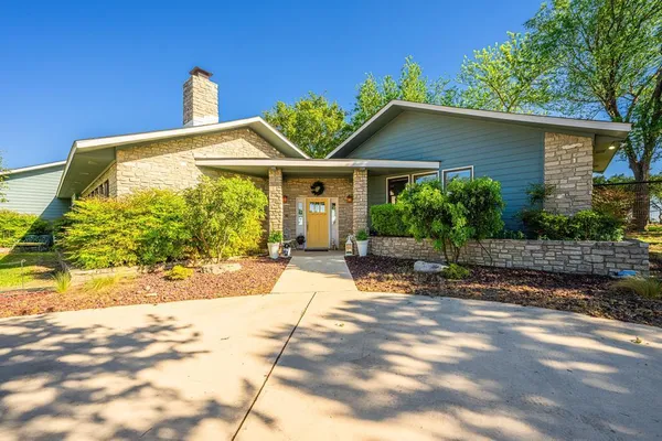 $1,199,000 | 126 Hunters Pointe Drive, Kerrville, TX 78028