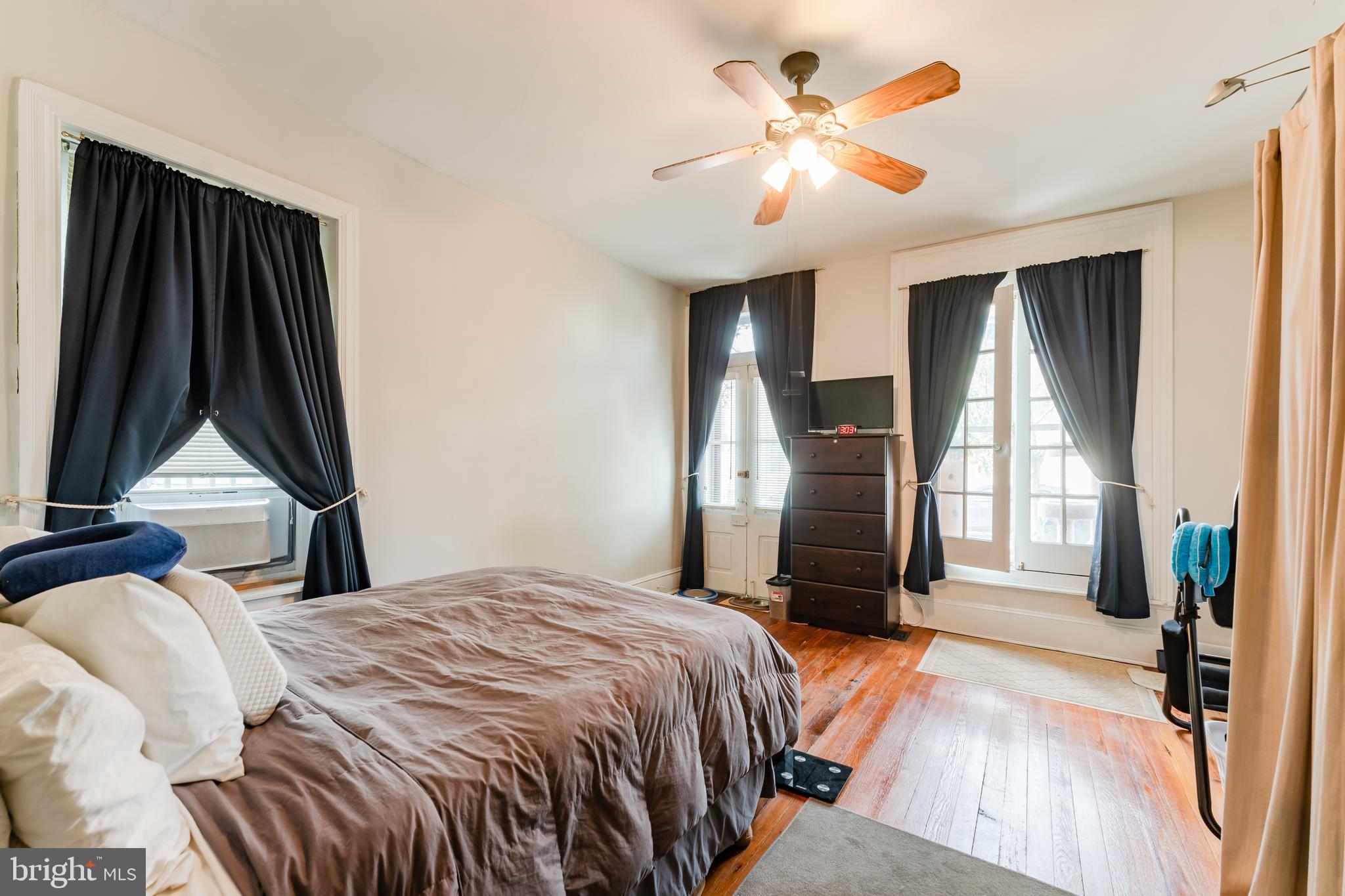 239 Roxborough Avenue Philadelphia, PA 19128 - Photo 11 of 45 1st floor bedroom