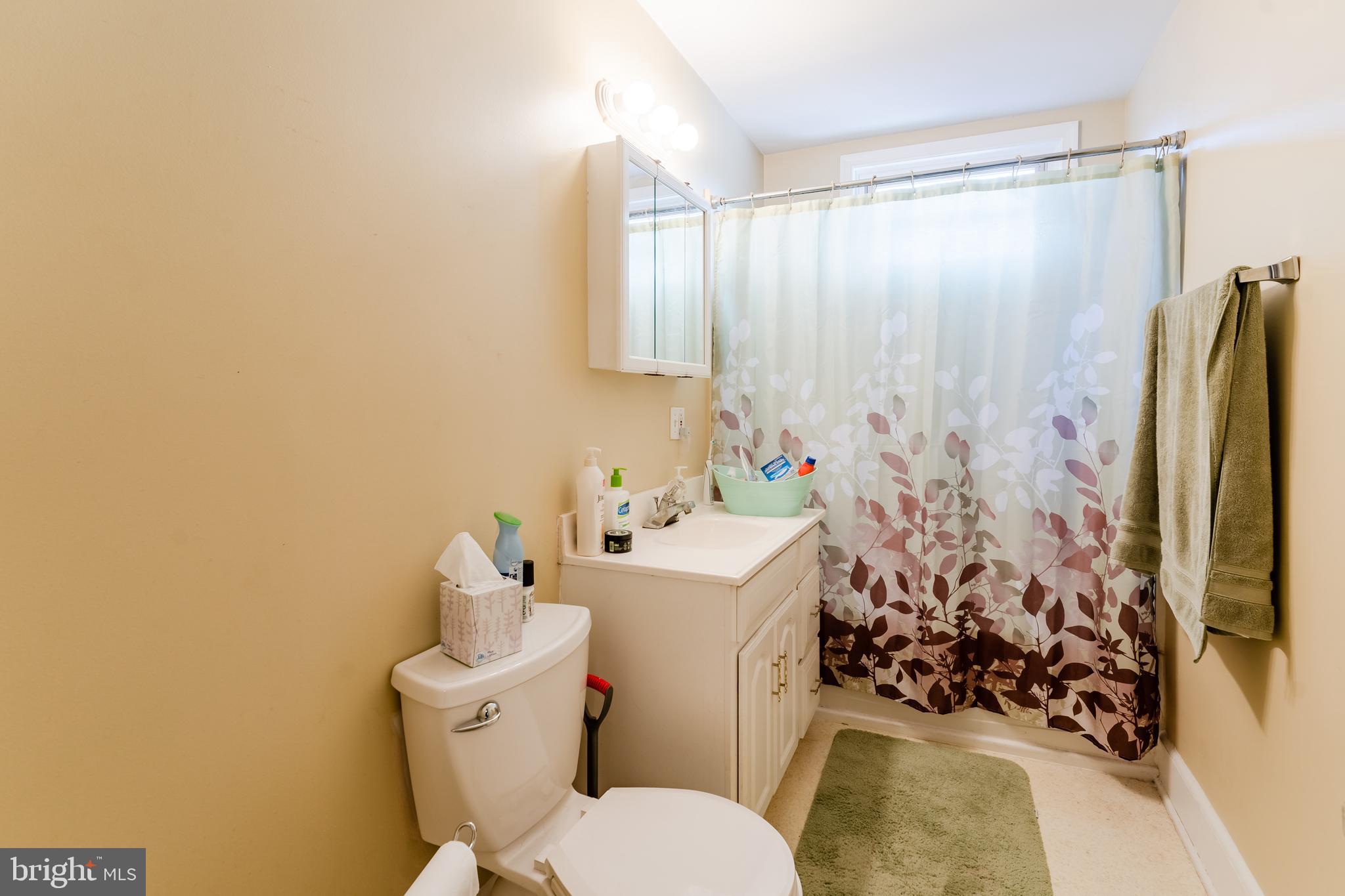 239 Roxborough Avenue Philadelphia, PA 19128 - Photo 15 of 45 1st floor bathroom