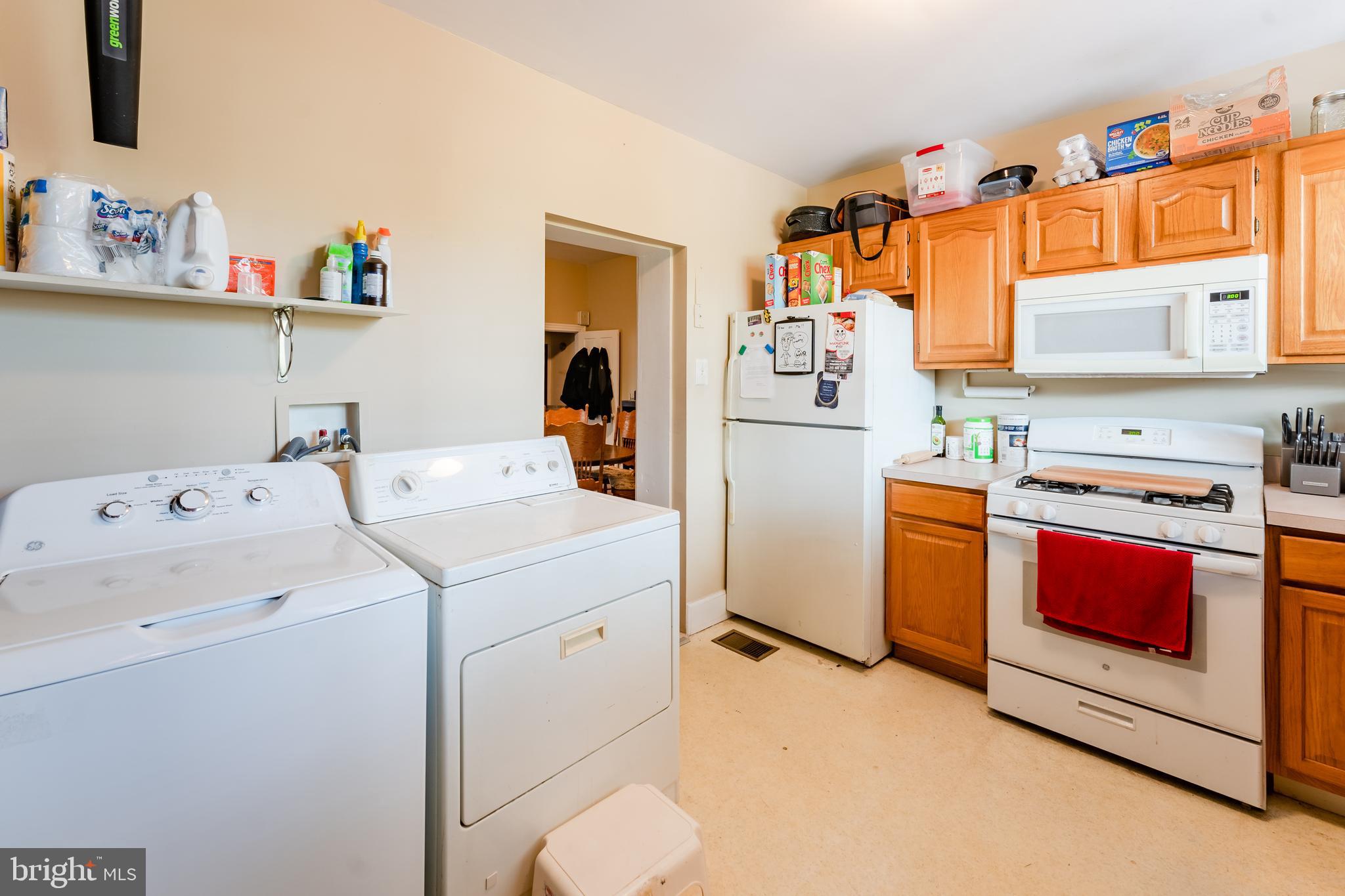 239 Roxborough Avenue Philadelphia, PA 19128 - Photo 18 of 45 1st floor kitchen