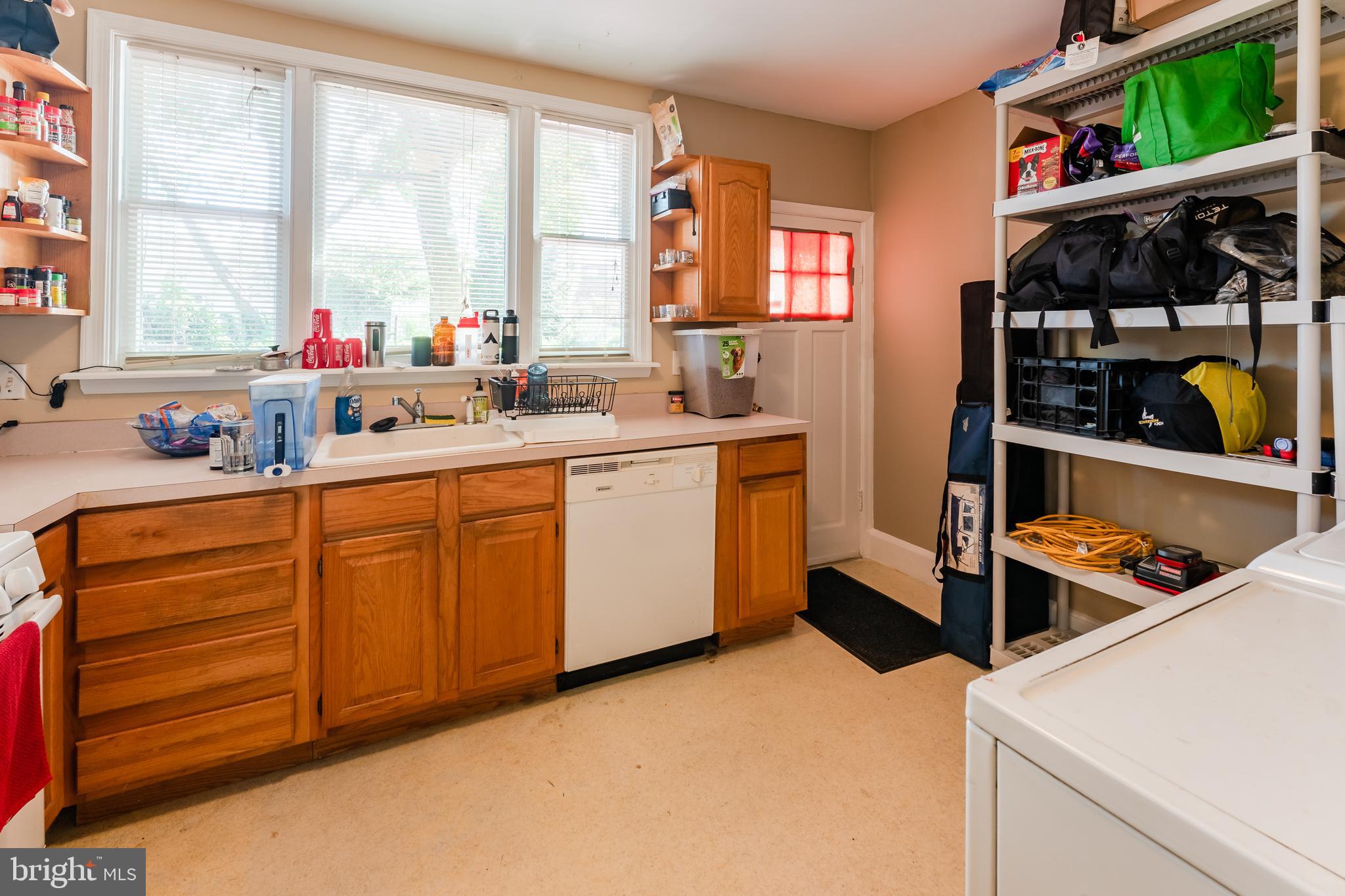 239 Roxborough Avenue Philadelphia, PA 19128 - Photo 19 of 45 1st floor kitchen