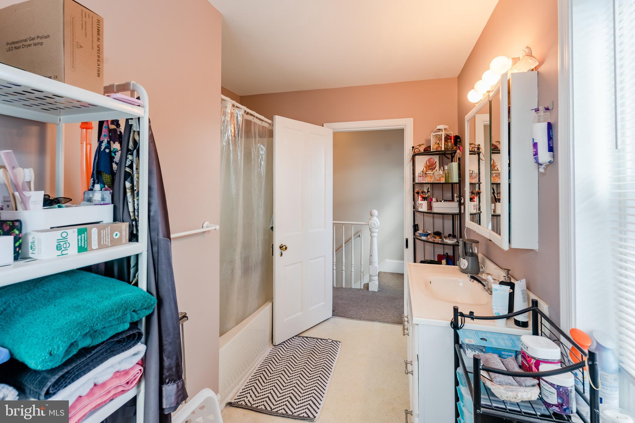 239 Roxborough Avenue Philadelphia, PA 19128 - Photo 22 of 45 upstairs 3rd flr bath