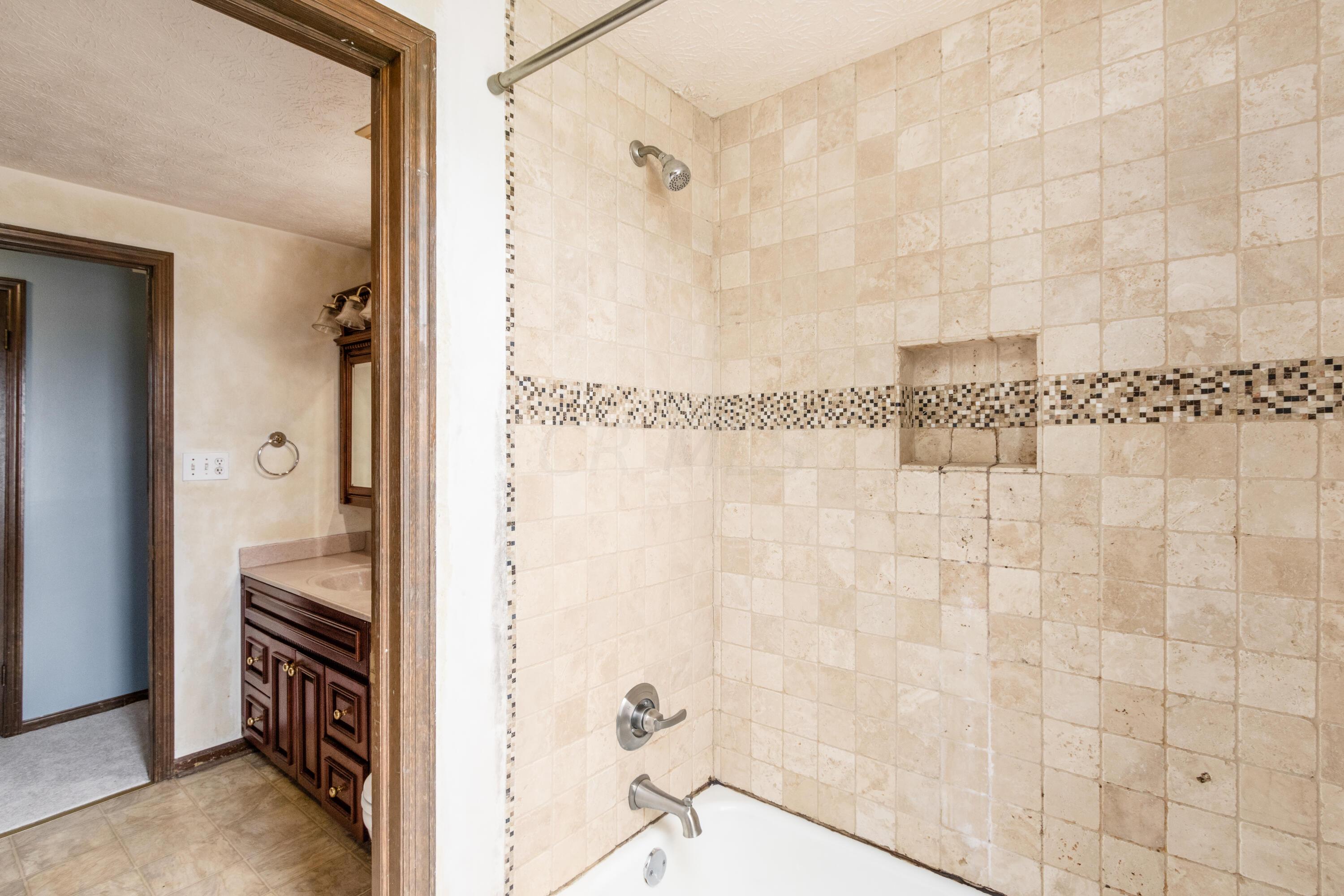 5830 Godown Road Columbus, OH 43235 - Photo 21 of 31 E_5830_Godown_Rd-051_1