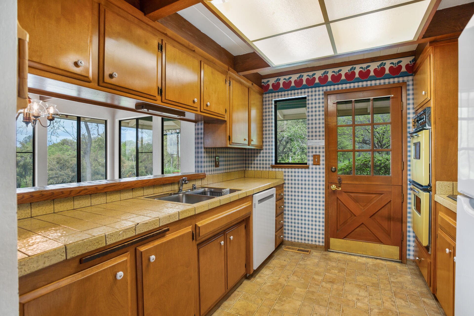 7992 Leaning Pine Road Redding, CA 96001 - Photo 15 of 46 IMG_1269