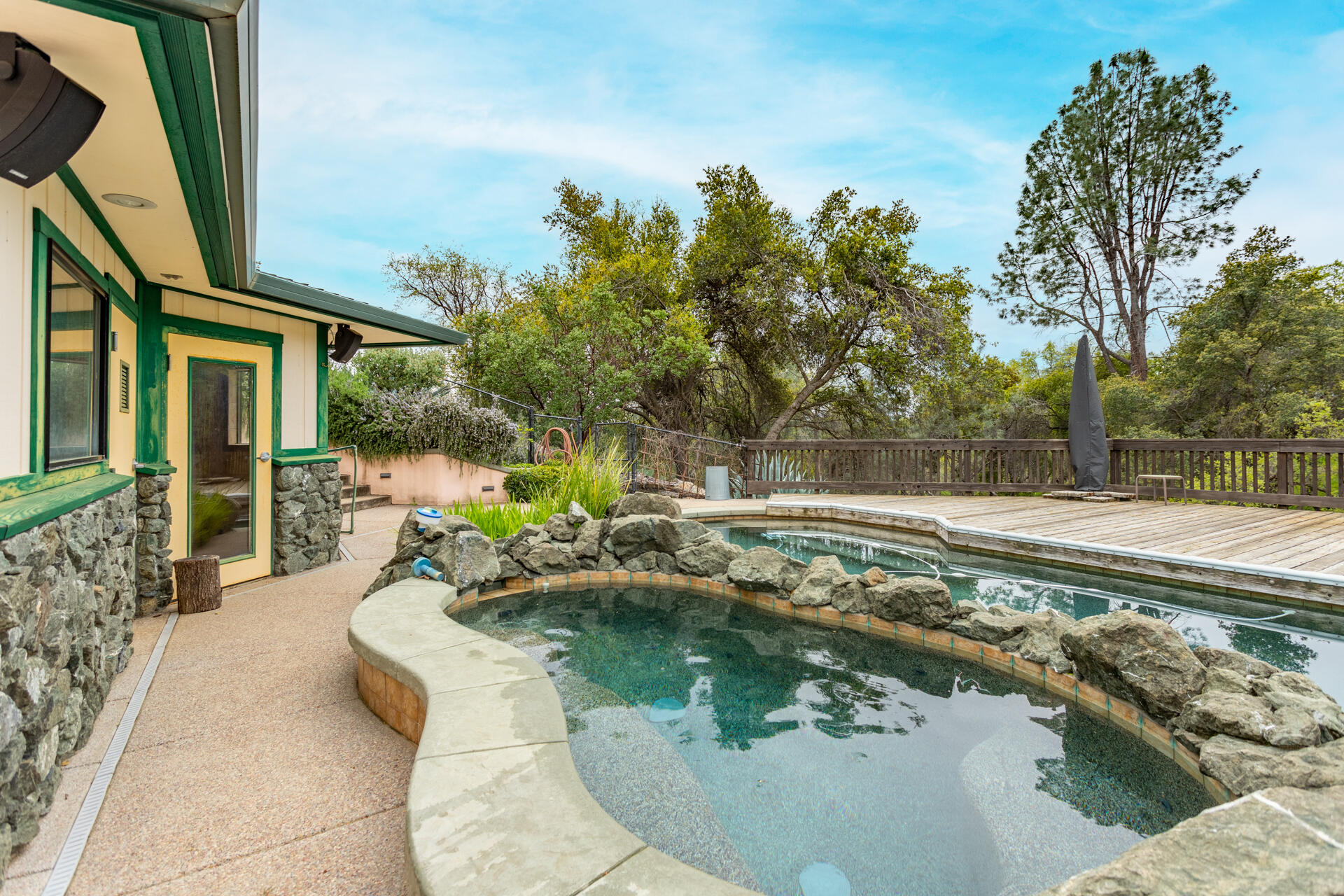 7992 Leaning Pine Road Redding, CA 96001 - Photo 7 of 46 Jacuzzi
