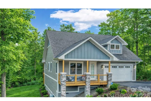 $637,500 | 14 Cider Hl Lane, Hendersonville, NC 28792