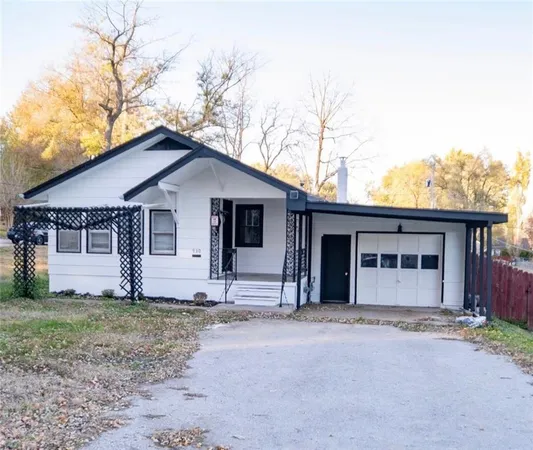 $154,900 | 930 East Stone Street, Independence, MO 64050