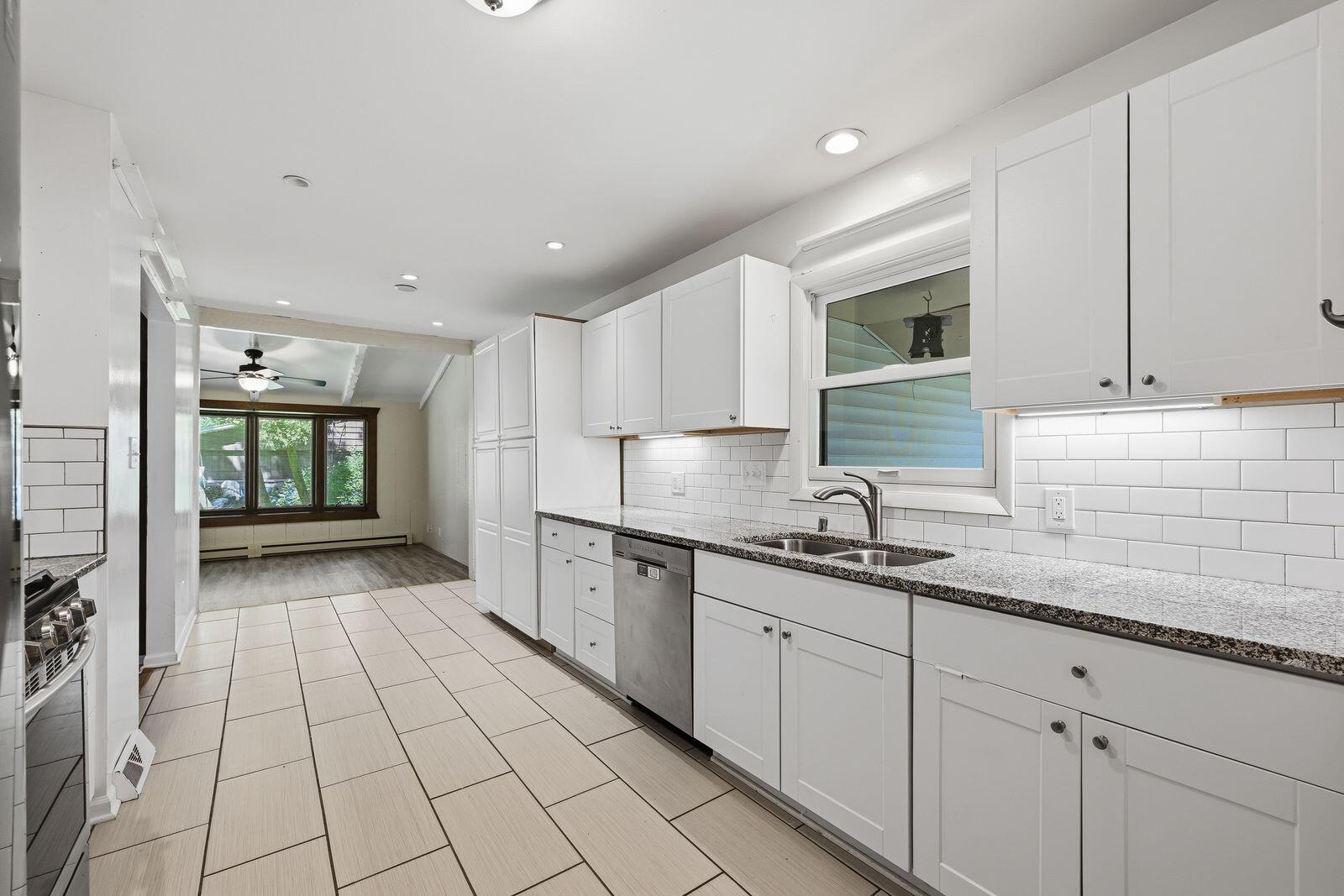 611 West Mequon Road Mequon, WI 53092 - Photo 11 of 36 8
