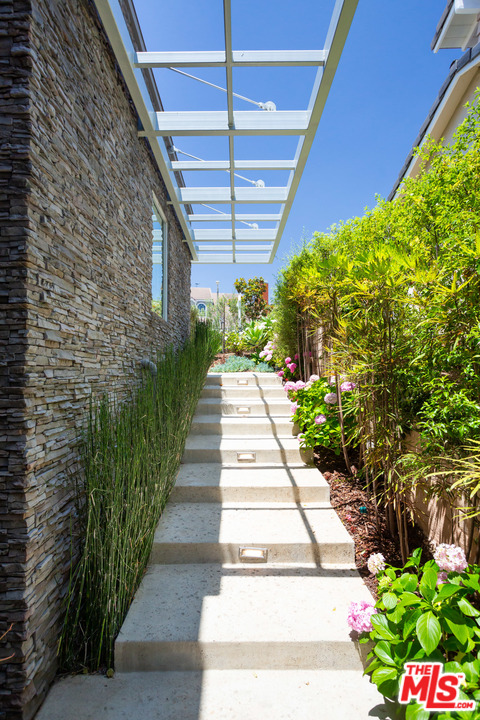 7906 West 83rd Street Playa del Rey, CA 90293 - Photo 34 of 37 Gallery Image 34