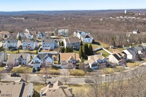 $775,000 | 654 Skyline Drive, Lake Hopatcong, NJ 07849