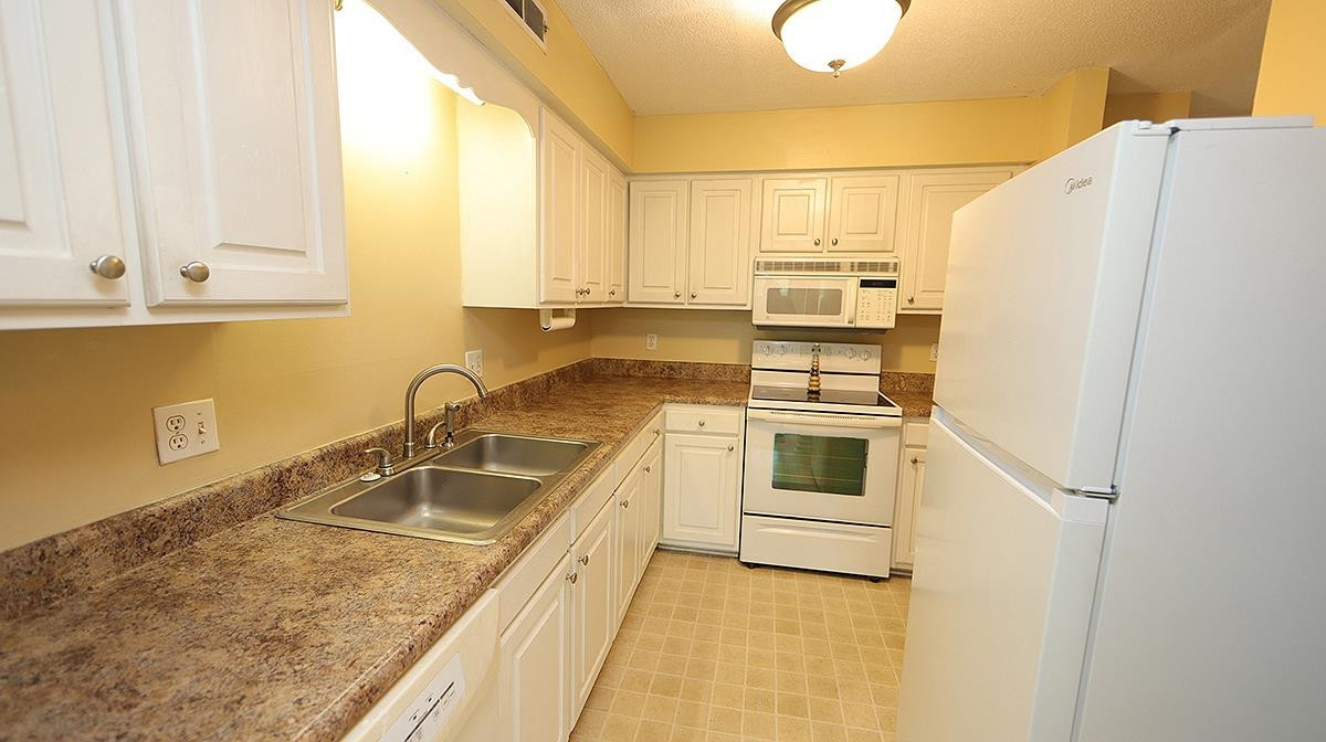 612 Pine Ridge Place, Unit 612 Raleigh, NC 27609 - Photo 2 of 12 Photo 2
