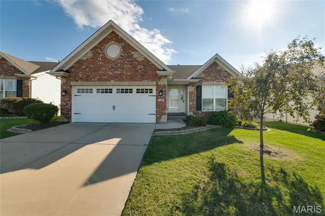 $309,900 | 104 Dornoch Drive, St. Charles, MO 63301