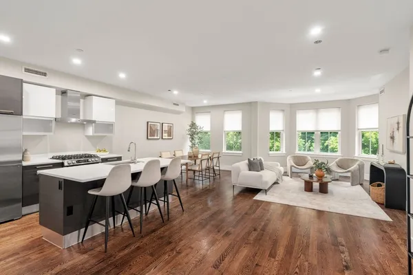 $1,299,000 | 10 St George Street, Unit 301, Boston, MA 02118