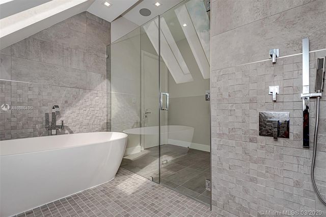 $7,860,000 | 180 Golden Beach Drive, Golden Beach, FL 33160