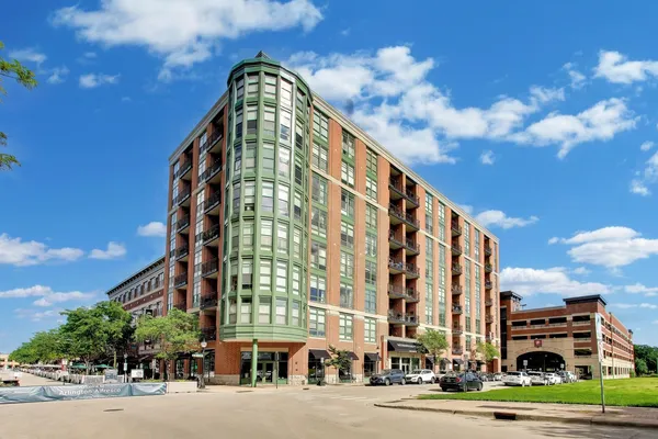 $324,900 | 1 South Highland Avenue, Unit 704, Arlington Heights, IL 60005