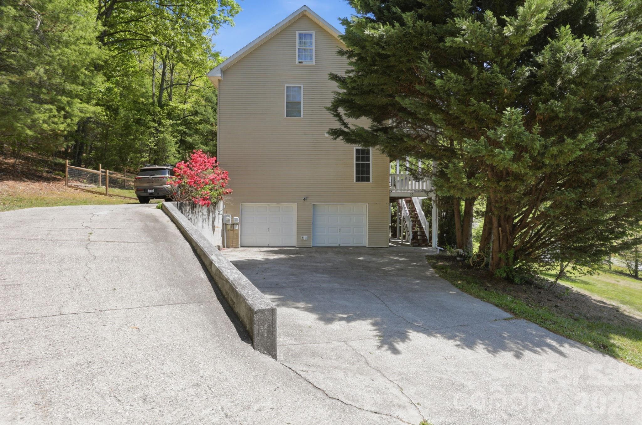 10 Country Road Hendersonville, NC 28791 - Photo 37 of 48