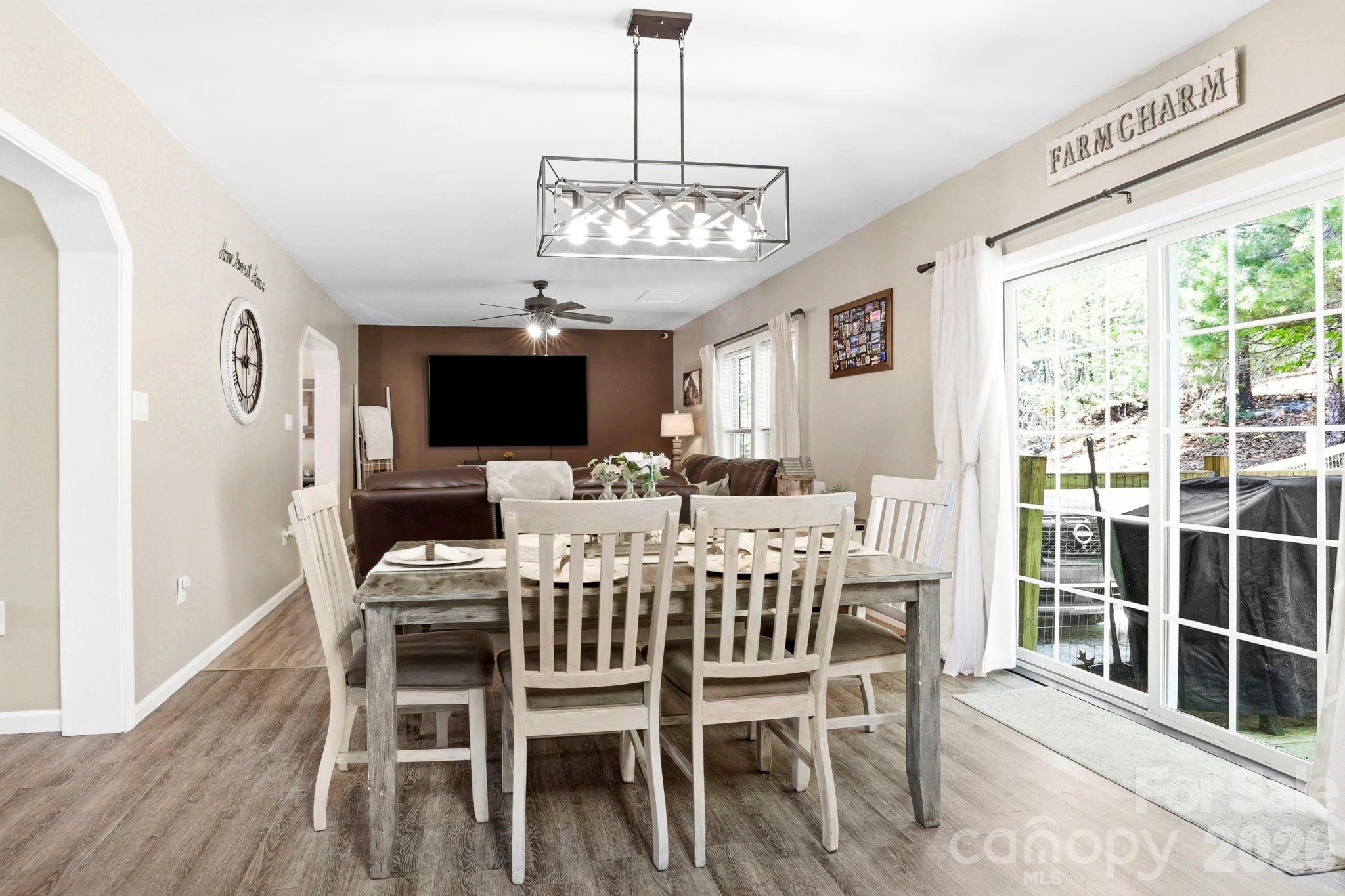 10 Country Road Hendersonville, NC 28791 - Photo 4 of 48