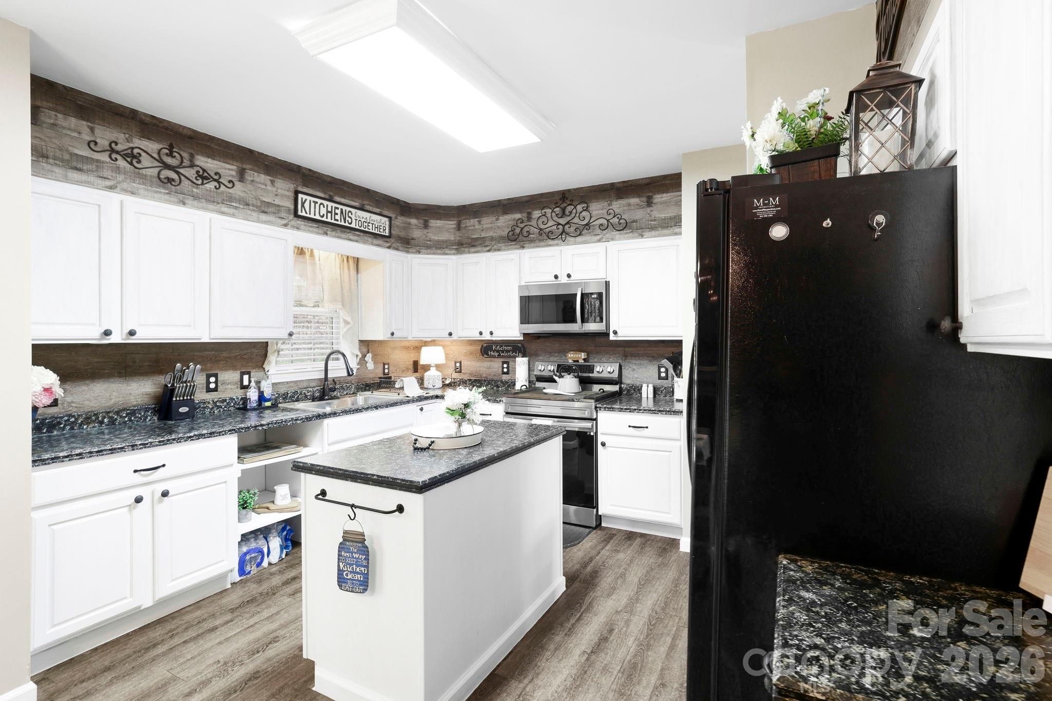 10 Country Road Hendersonville, NC 28791 - Photo 6 of 48