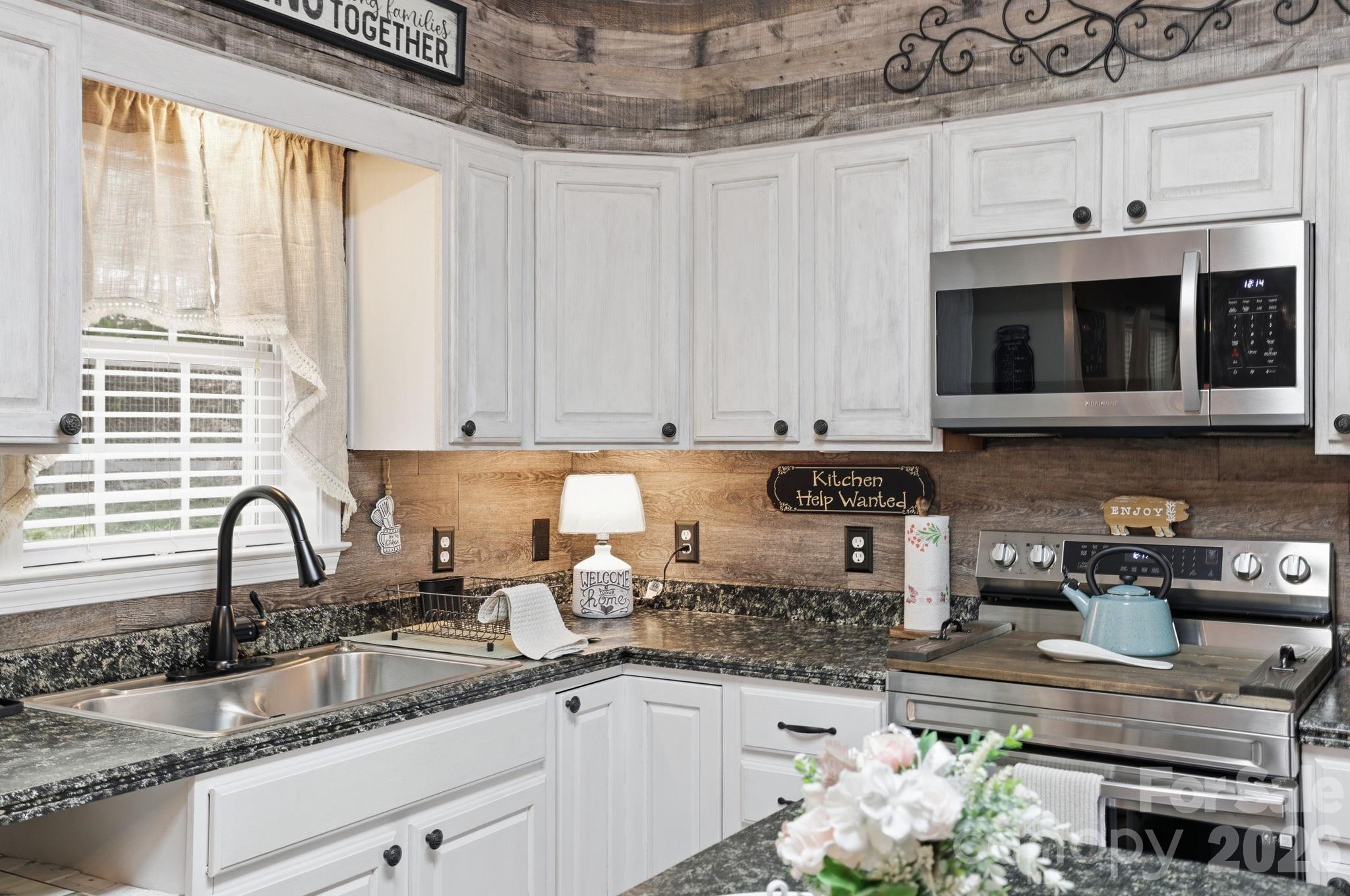 10 Country Road Hendersonville, NC 28791 - Photo 8 of 48