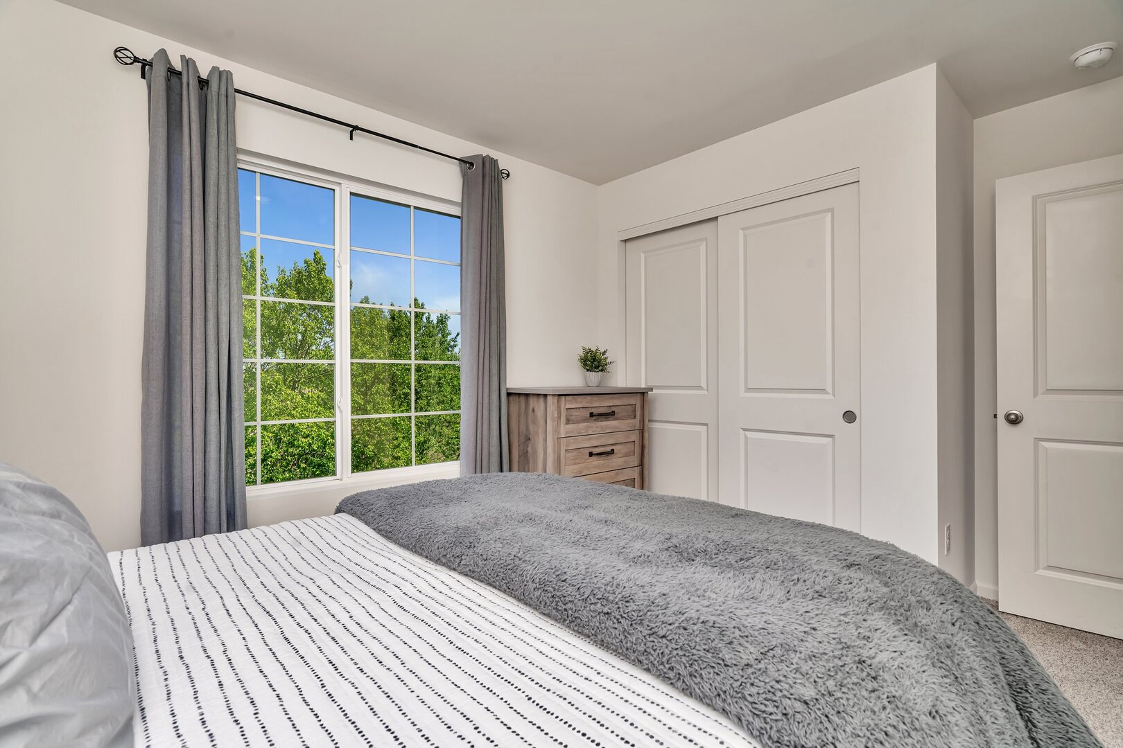 3741 Bailey Road Yorkville, IL 60560 - Photo 18 of 32 a large bedroom with a bed and a window