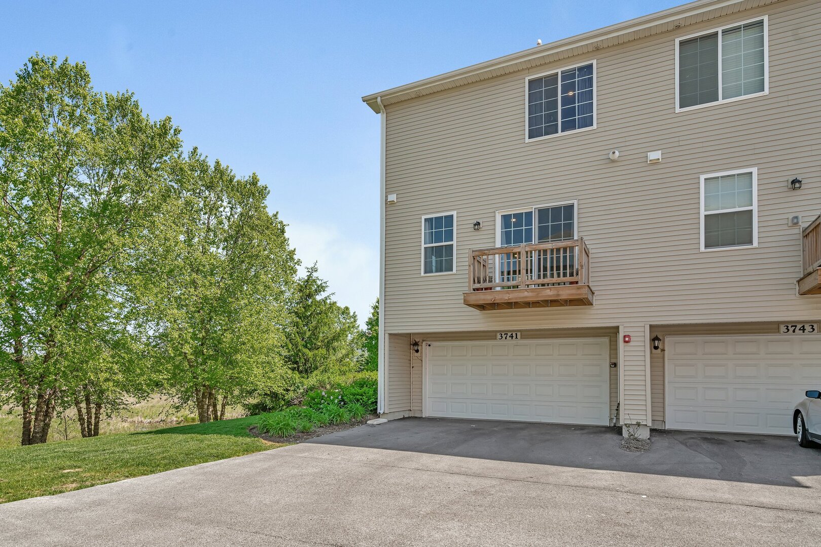 3741 Bailey Road Yorkville, IL 60560 - Photo 32 of 32 a front view of a house with a garden