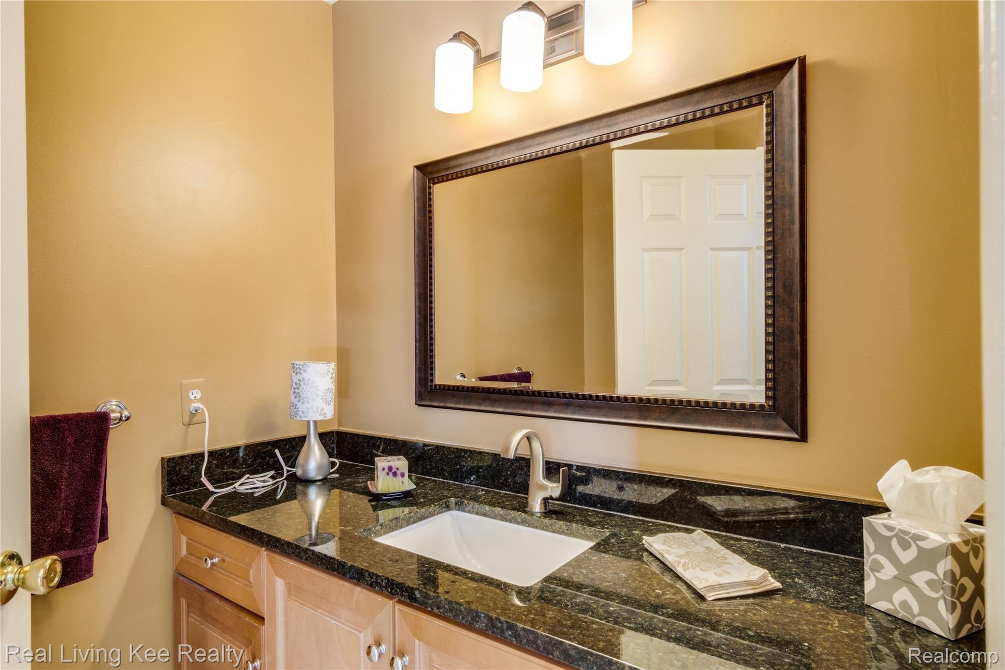 6519 Chatham Circle Rochester, MI 48306 - Photo 33 of 50 Interiors (34 of 61).jpg