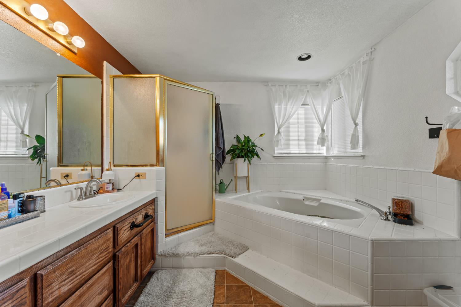 8136 Chimango Way Antelope, CA 95843 - Photo 18 of 41 Master Bathroom