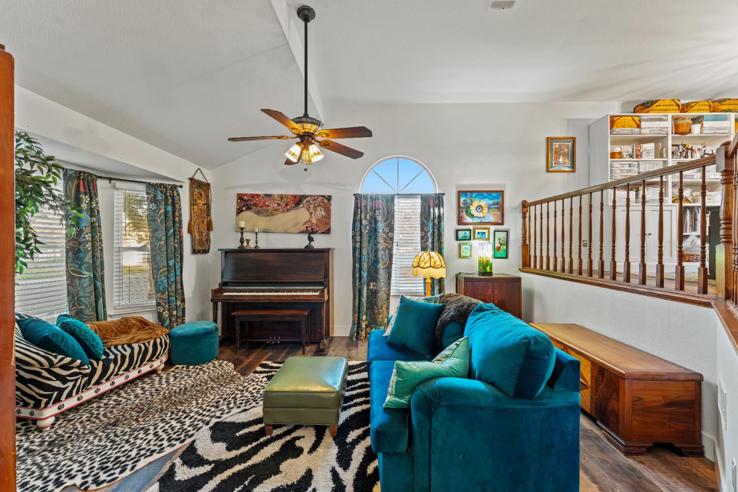 8136 Chimango Way Antelope, CA 95843 - Photo 5 of 41 Living room