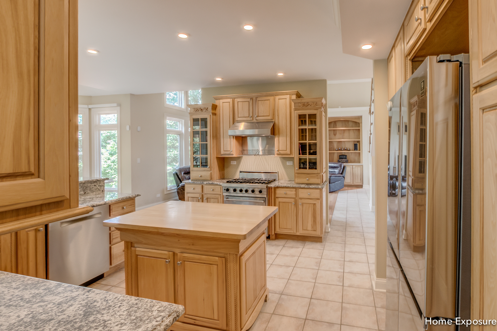 2552 Sutton Lane Aurora, IL 60502 - Photo 11 of 57 a kitchen with a sink appliances and cabinets