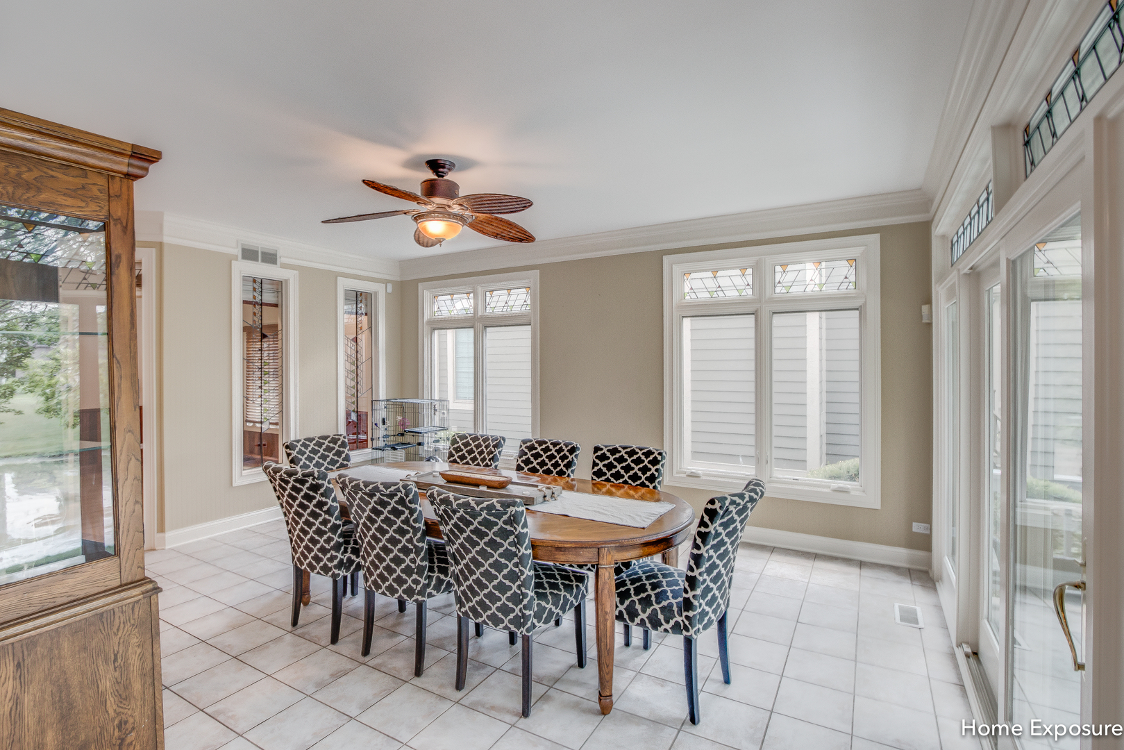 2552 Sutton Lane Aurora, IL 60502 - Photo 15 of 57 a dining room with furniture a chandelier and a rug