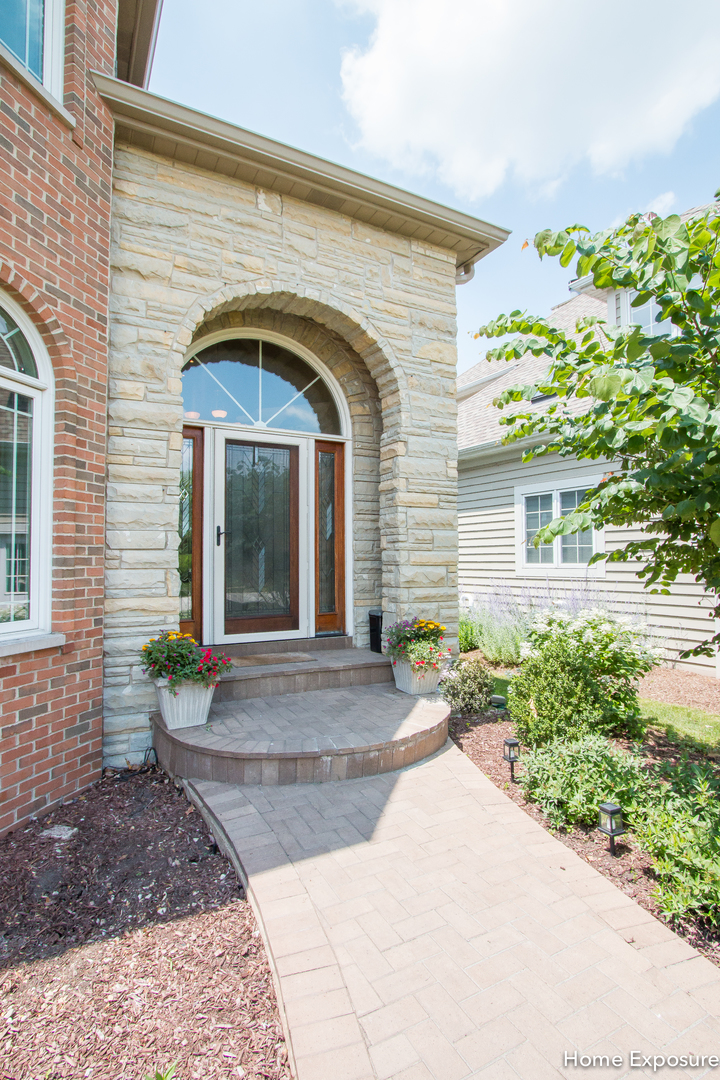 2552 Sutton Lane Aurora, IL 60502 - Photo 2 of 57 a front view of a house with garden