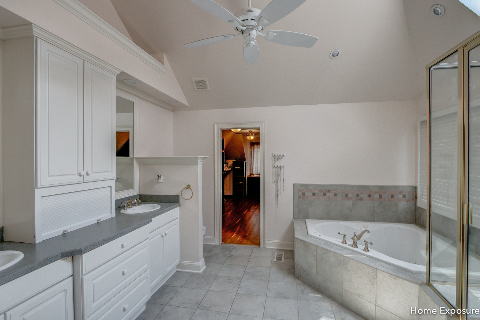 2552 Sutton Lane Aurora, IL 60502 - Photo 28 of 57 a bathroom with a tub a sink and a shower