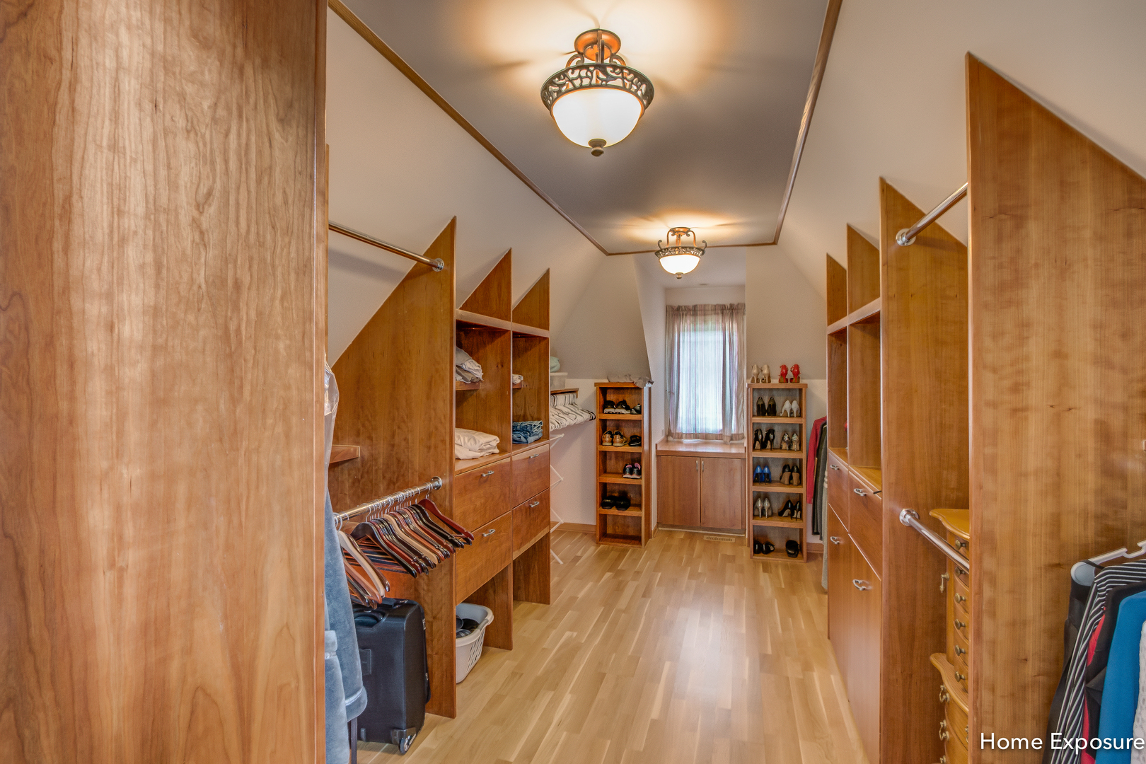 2552 Sutton Lane Aurora, IL 60502 - Photo 29 of 57 a view of a kitchen with furniture and wooden floor