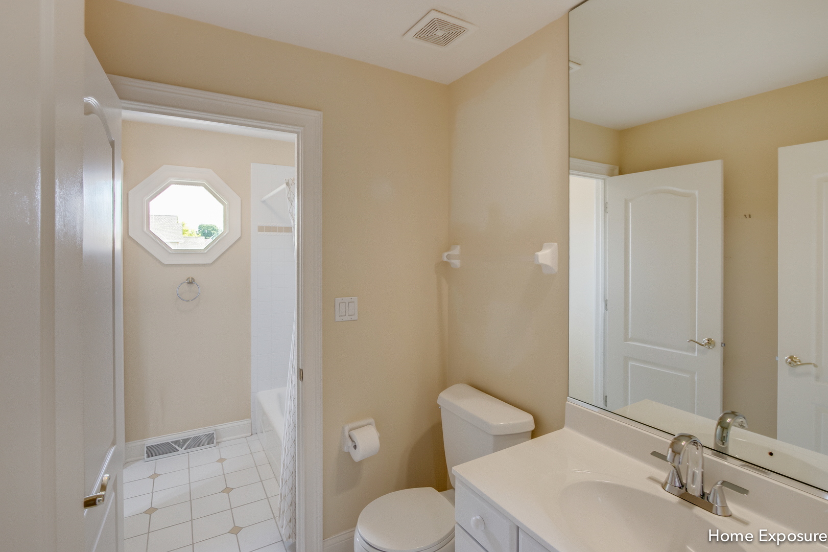 2552 Sutton Lane Aurora, IL 60502 - Photo 30 of 57 a bathroom with a toilet sink vanity and shower