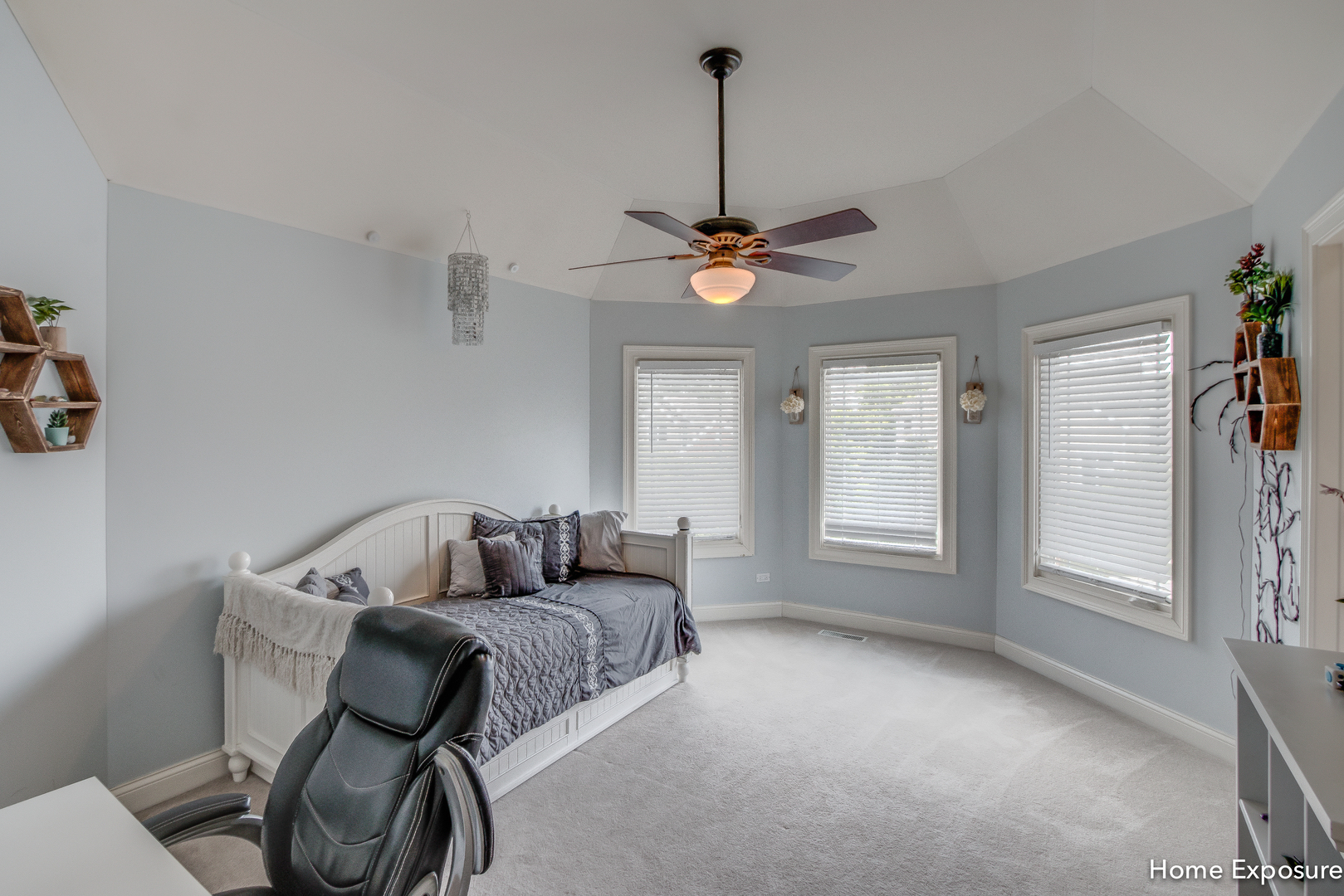 2552 Sutton Lane Aurora, IL 60502 - Photo 34 of 57 a living room with furniture and a window