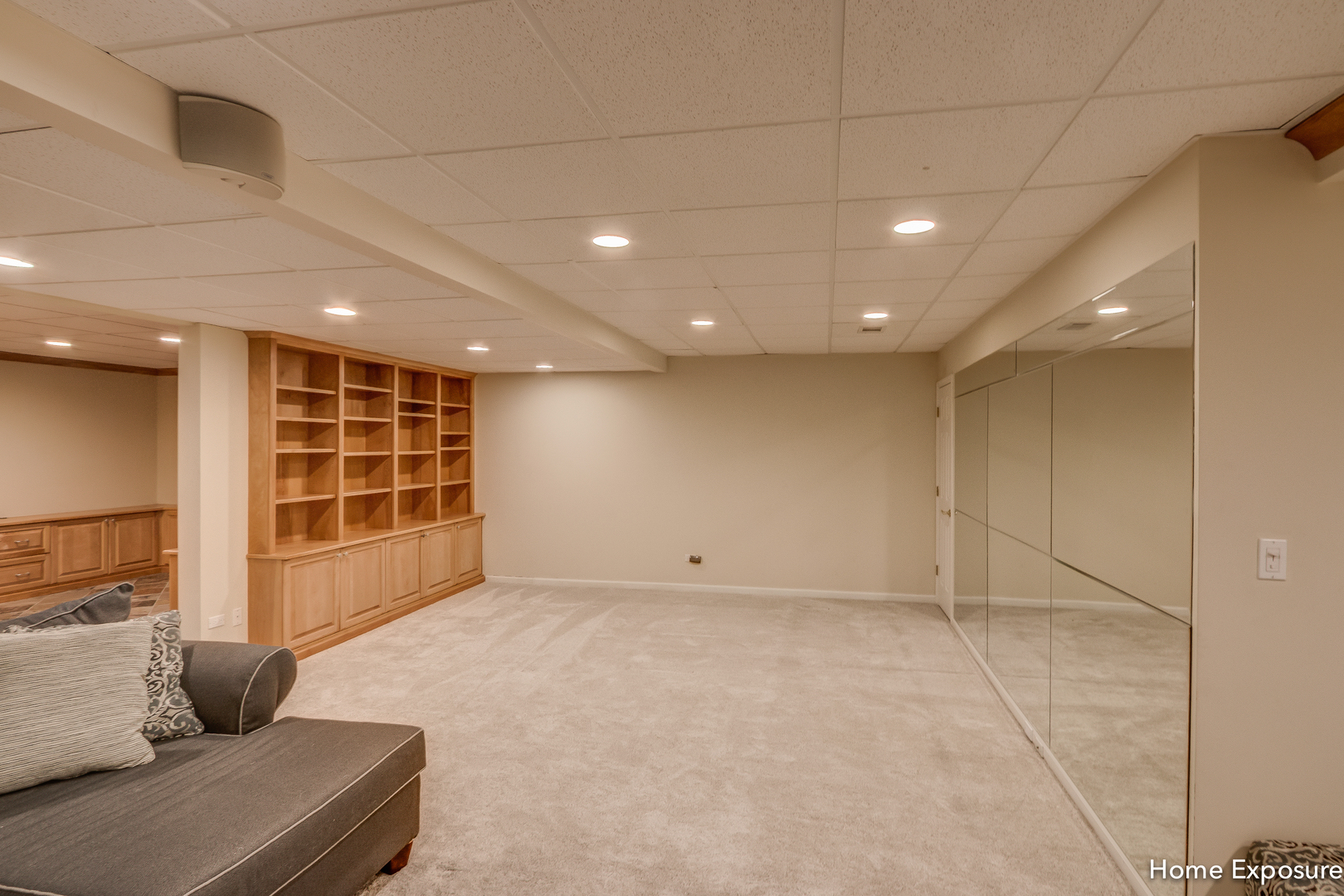 2552 Sutton Lane Aurora, IL 60502 - Photo 40 of 57 a view of an empty room with a window