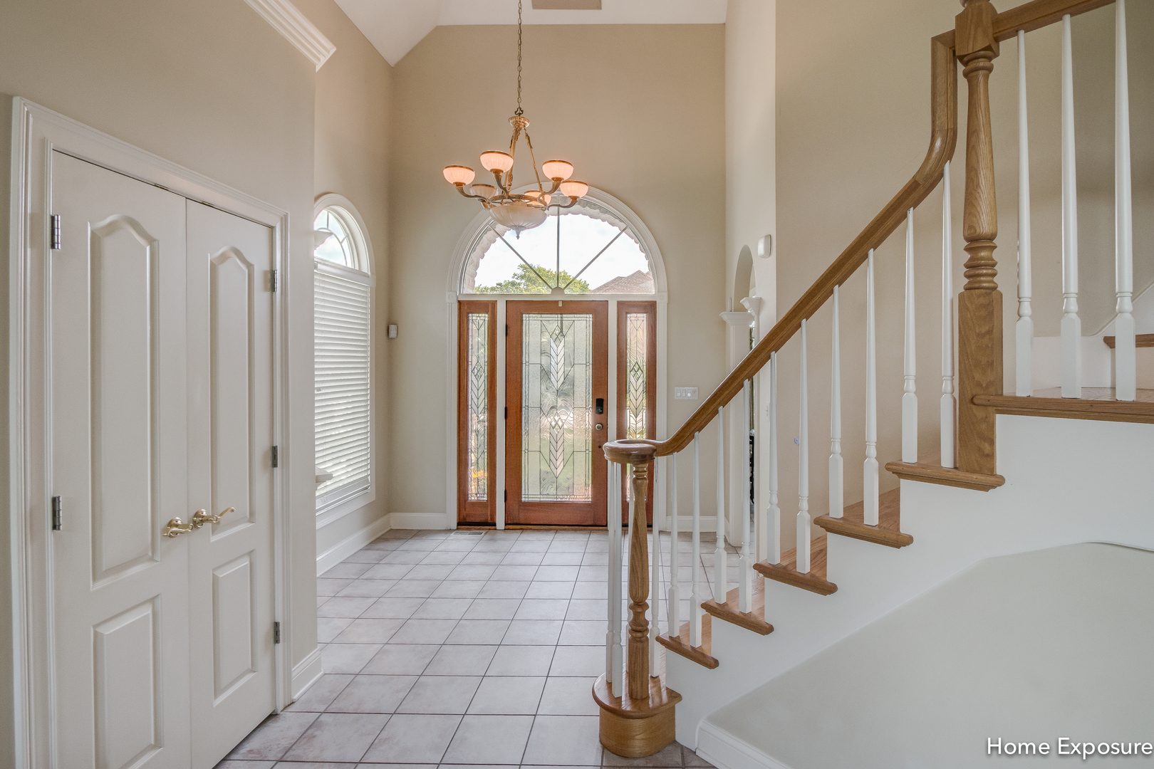 2552 Sutton Lane Aurora, IL 60502 - Photo 4 of 57 a view of entryway and hall with wooden floor